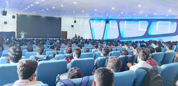 Soban Attari at Lahore Garrison University, photo 4 of 5