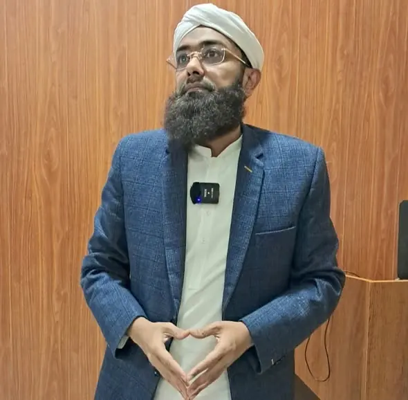 Soban Attari at University of South Asia, photo 3 of 5